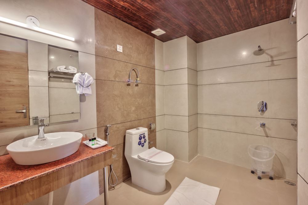 Modern Washrooms by top resorts in manali